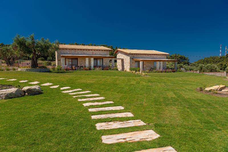 Mint Retreat Suites (Adults Only) Καλάνδρα Εξωτερικό φωτογραφία
