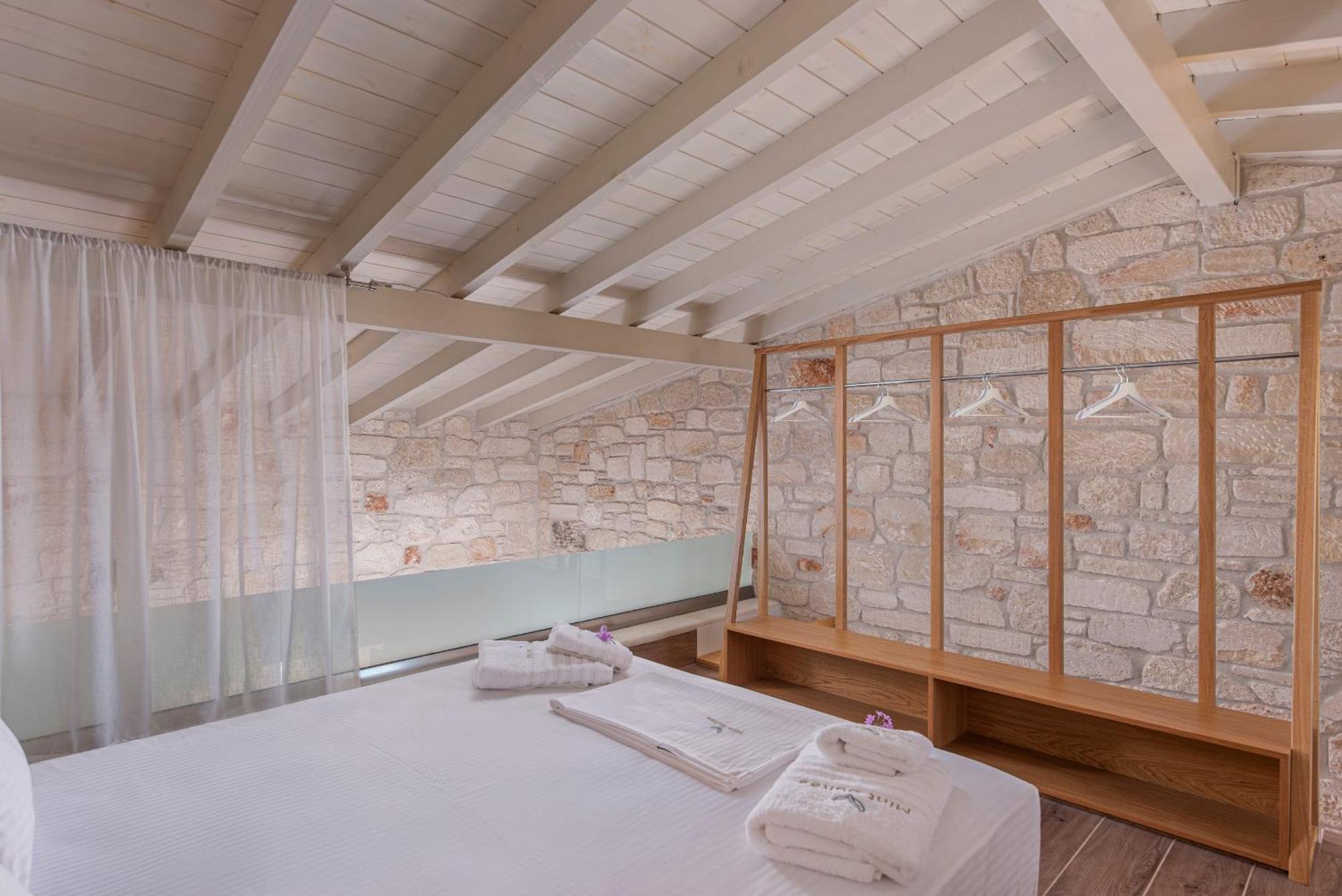 Mint Retreat Suites (Adults Only) Καλάνδρα Δωμάτιο φωτογραφία