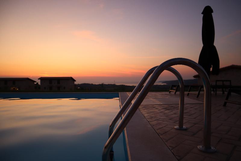 Mint Retreat Suites (Adults Only) Καλάνδρα Εξωτερικό φωτογραφία