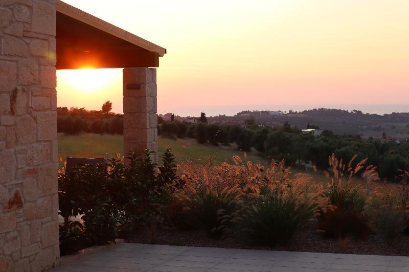 Mint Retreat Suites (Adults Only) Καλάνδρα Εξωτερικό φωτογραφία